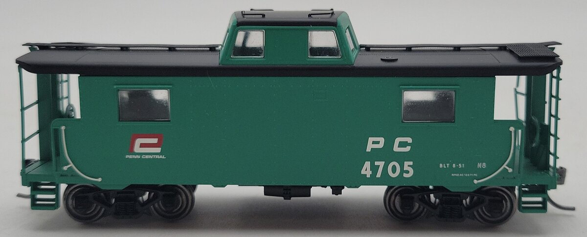 Bowser 41081 HO Scale Penn Central PRR N8 Executive Line Caboose #4705 VG