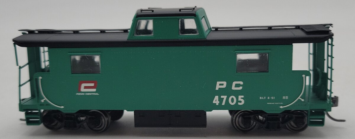 Bowser 41081 HO Scale Penn Central PRR N8 Executive Line Caboose #4705 VG
