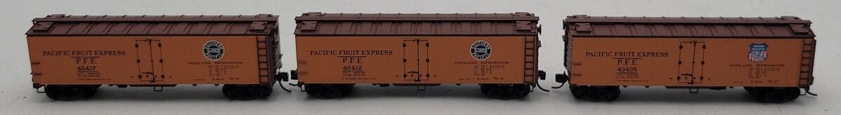 Micro-Trains 05900012 N Pacific Fruit Express 40' Steel Side Reefer (Set of 3) EX/Box