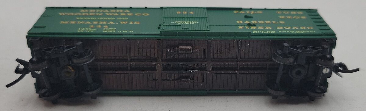 Micro-Trains 04200040 N Menasha Woodenware 40' Double Sheathed Boxcar #224 LN/Box