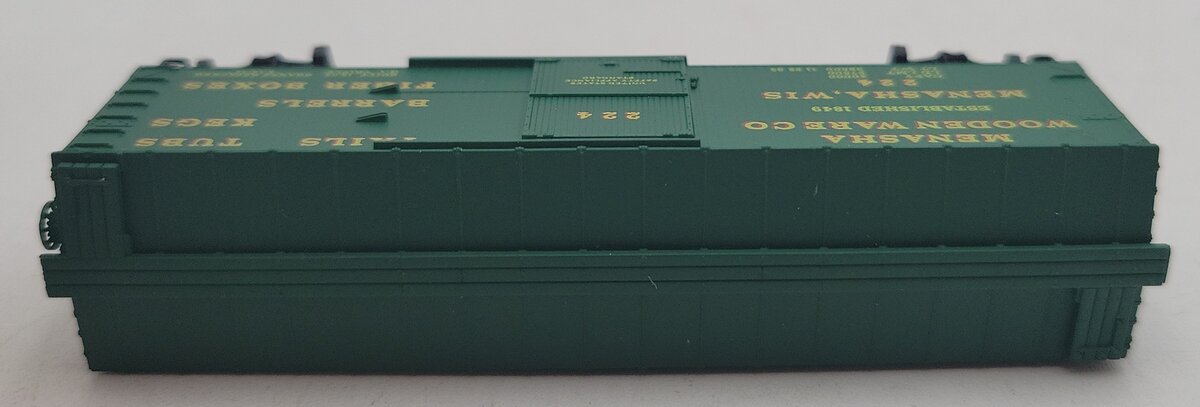 Micro-Trains 04200040 N Menasha Woodenware 40' Double Sheathed Boxcar #224 LN/Box