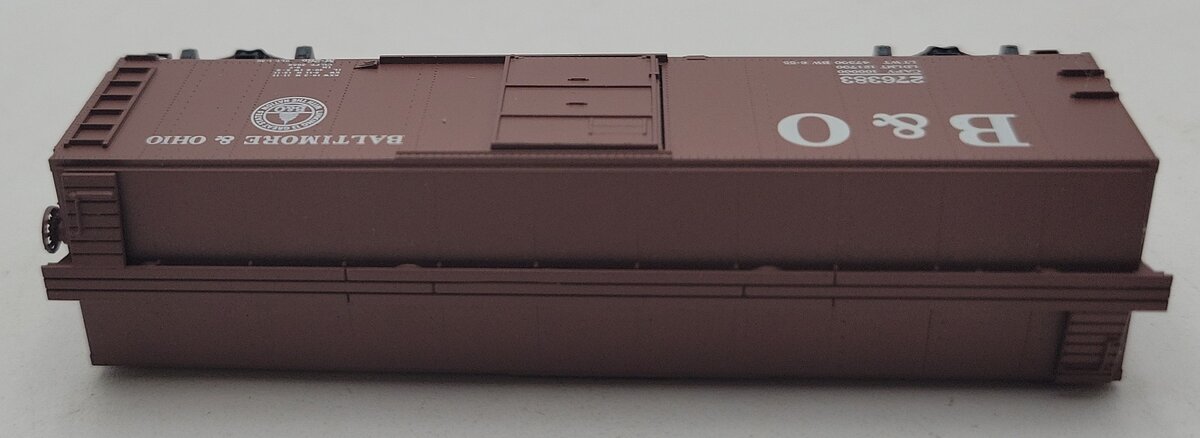 Micro-Trains 12000240 N B&O 40' Flat Panel Roof Single Door Boxcar #276383 EX/Box