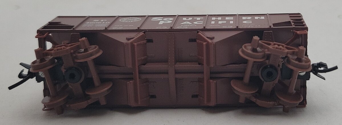 Micro-Trains 05652340 N SP 33' Rib Sides Twin Bay Hopper with Coal Load #460610 LN/Box