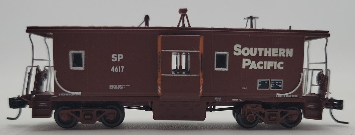 Athearn 23243 N Southern Pacific Bay Window C-50-7 Caboose #4617 EX/Box