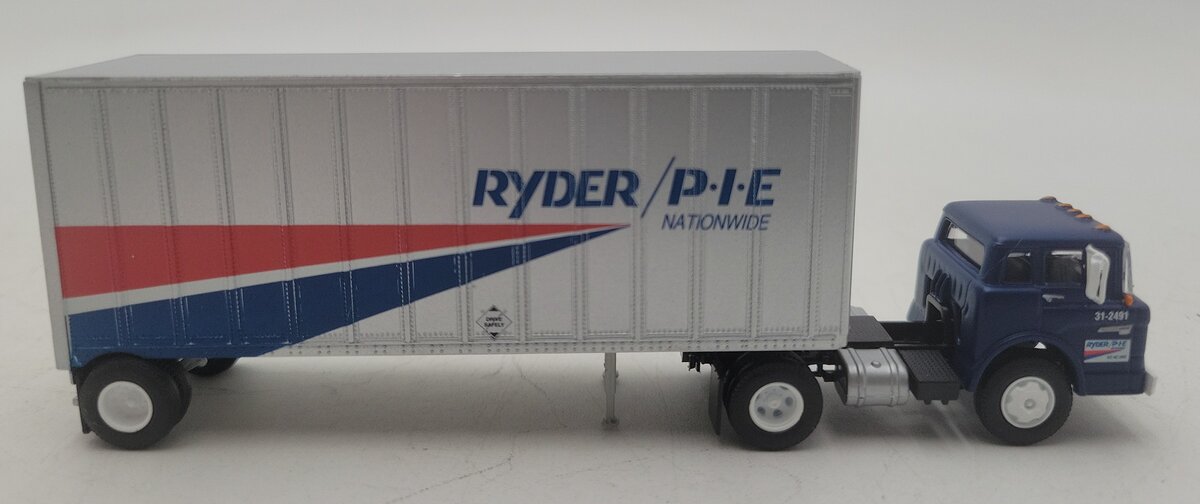 Athearn 91003 HO Scale RYDER / PIE Ford "C" Truck & 28' Wedge Trailer EX