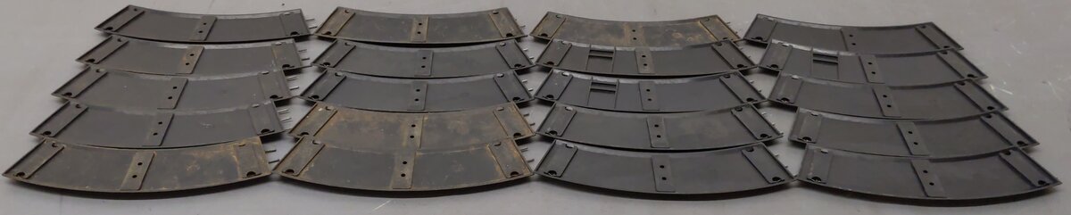 Marx 702 Vintage O Postwar Tinplate O-27 Curved Track with Roadbed (20)