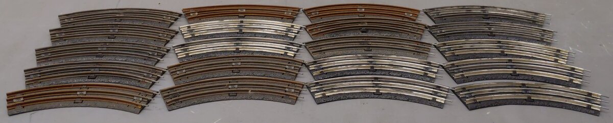 Marx 702 Vintage O Postwar Tinplate O-27 Curved Track with Roadbed (20)