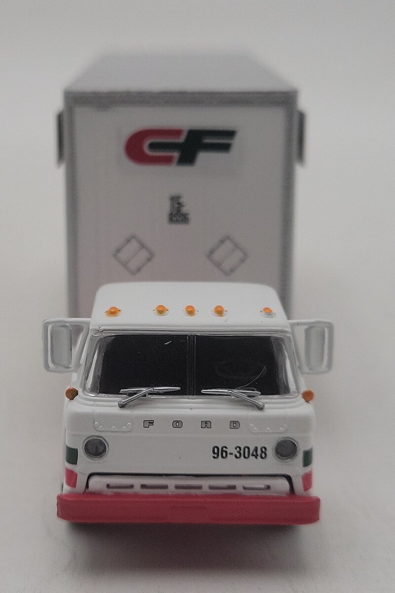 Athearn 91001 HO Scale Consolidated Freightways Ford C w/ 28' Wedge Trailer EX