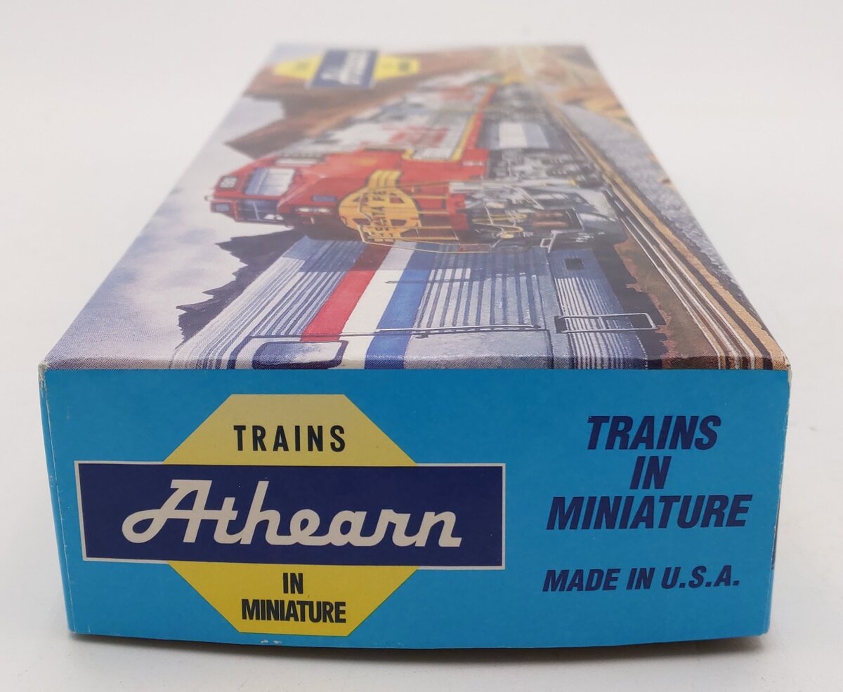Athearn 3800 HO Scale Undecorated SD-9 Powered Diesel Locomotive VG/Box