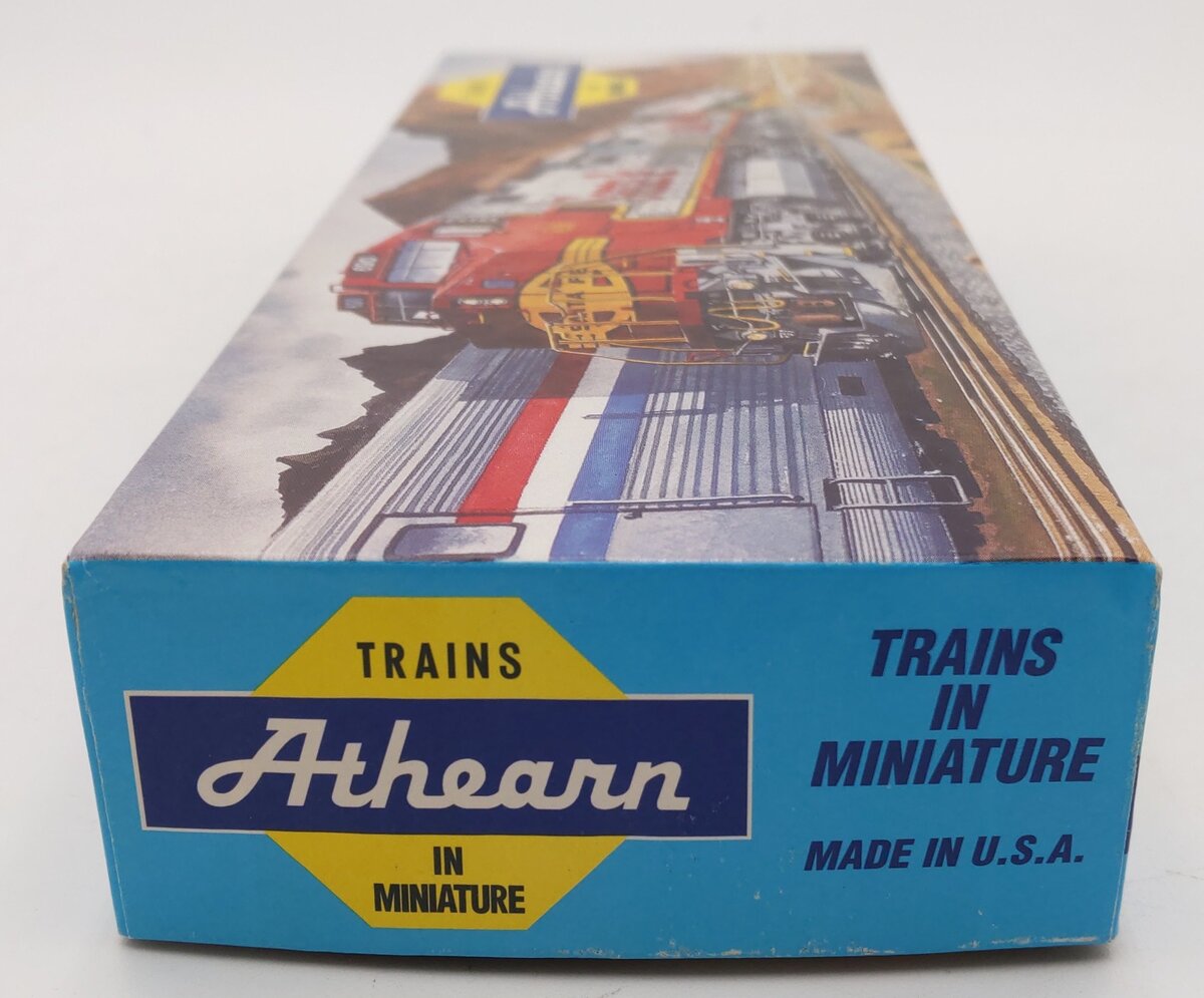 Athearn 3800 HO Scale Undecorated SD-9 Powered Diesel Locomotive EX/Box