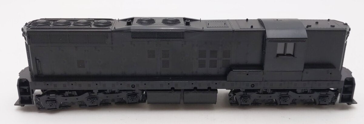 Athearn 3800 HO Scale Undecorated SD-9 Powered Diesel Locomotive EX/Box