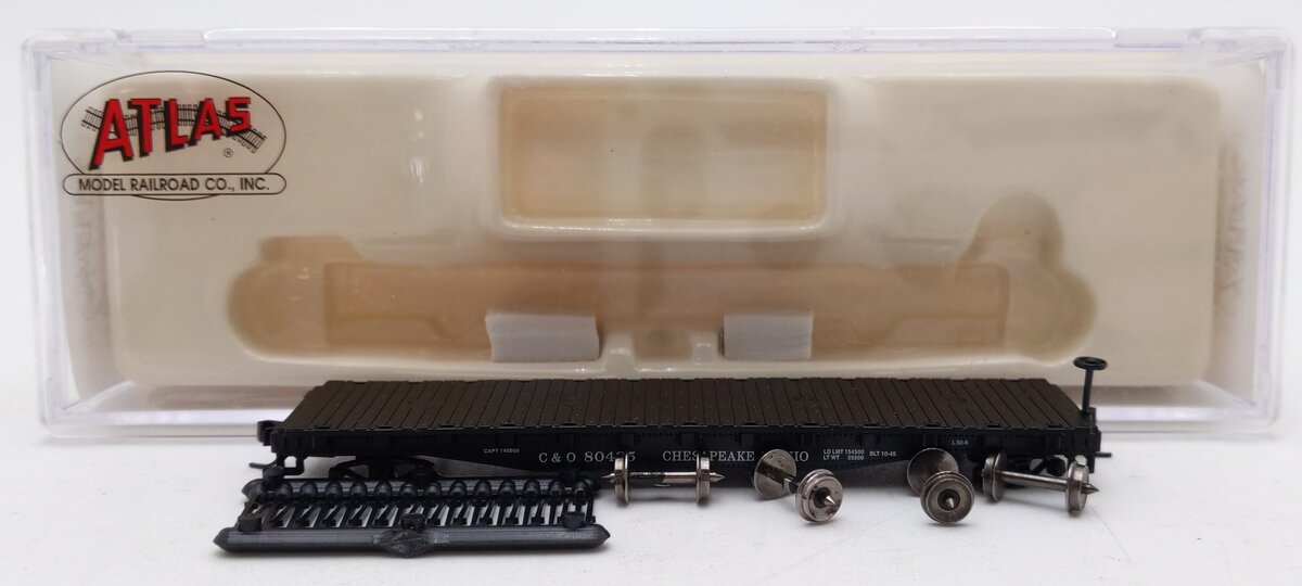 Atlas 38034 N Scale Chesapeake & Ohio 50' Flatcar w/Stakes #80485 EX/Box