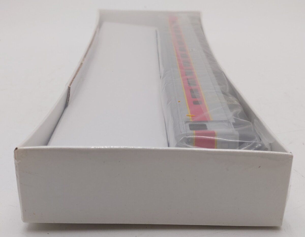 Walthers 932-6083 HO Scale MBTA 85' Horizon Commuter Cab MT/Box
