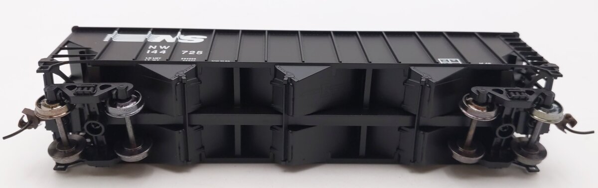 Bowser HO Scale Norfolk Southern H43 100 Ton Hopper #144725 LN/Box