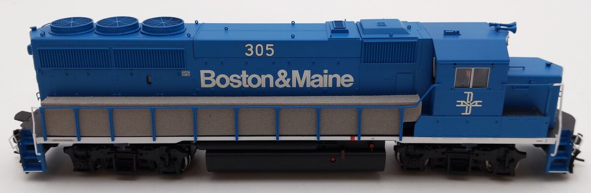 Atlas 10000654 HO Scale Boston & Maine GP40-2 Phase 2 Diesel Locomotive #305 EX/Box