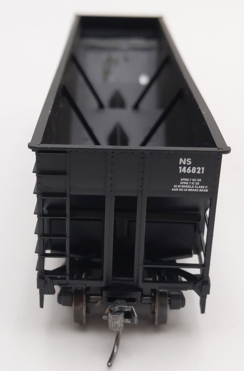 Bowser 40665 HO Scale Norfolk Southern 100 Ton Hopper #146821 VG/Box