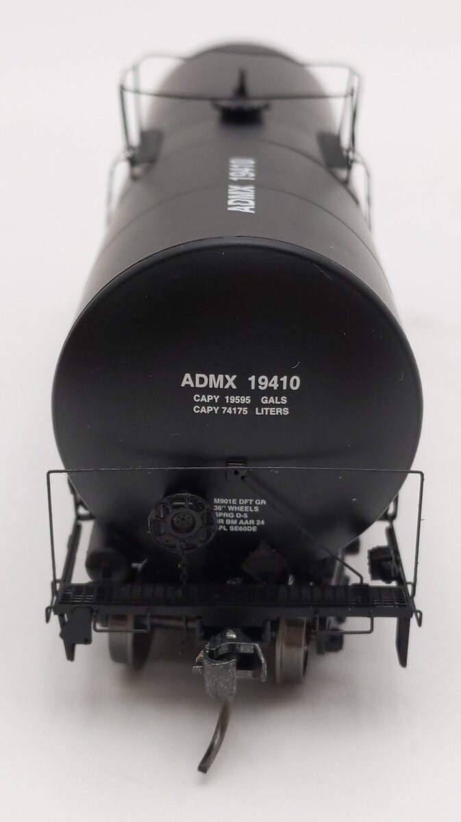 InterMountain 47803-19 HO Scale ADM 19.6K Gallon Tank Car #19410 EX/Box