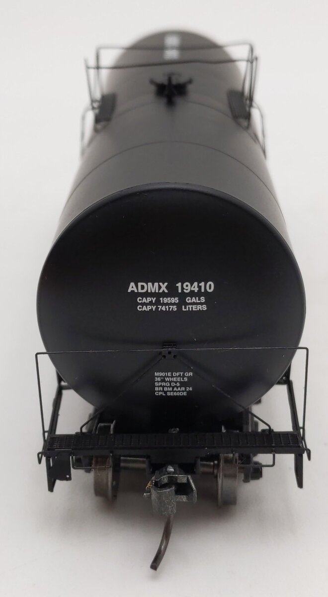 InterMountain 47803-19 HO Scale ADM 19.6K Gallon Tank Car #19410 EX/Box