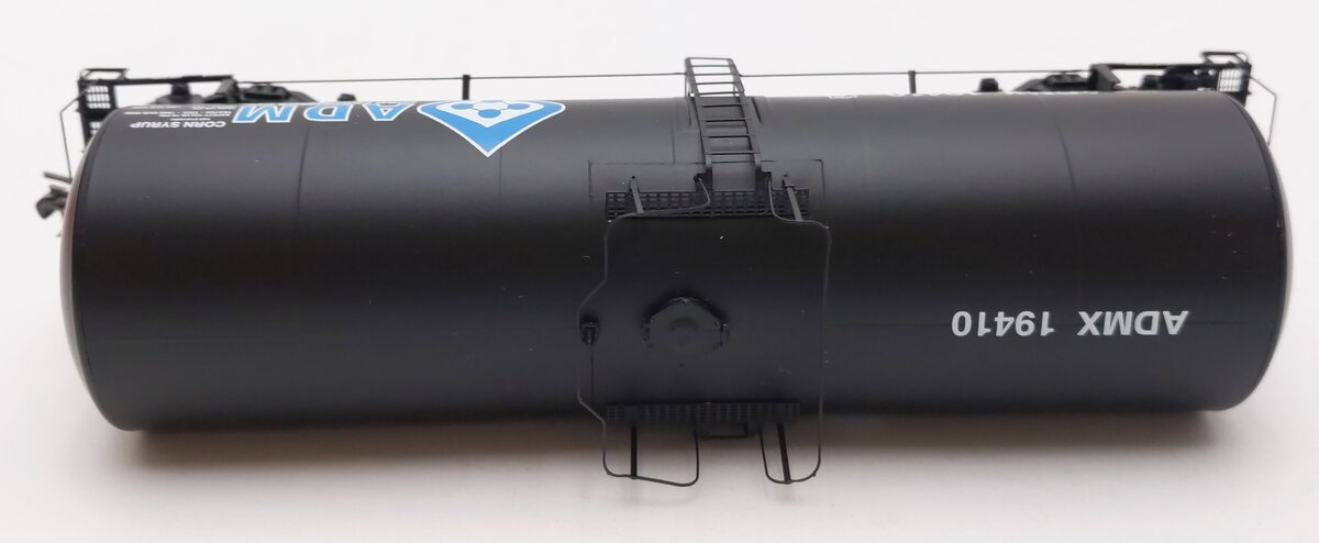 InterMountain 47803-19 HO Scale ADM 19.6K Gallon Tank Car #19410 EX/Box