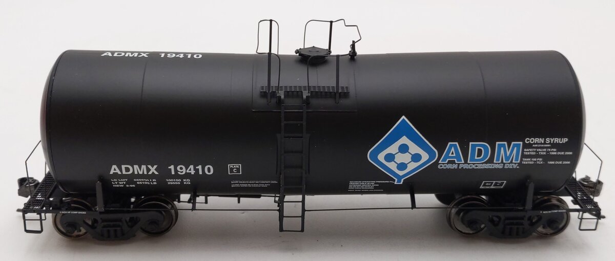 InterMountain 47803-19 HO Scale ADM 19.6K Gallon Tank Car #19410 EX/Box
