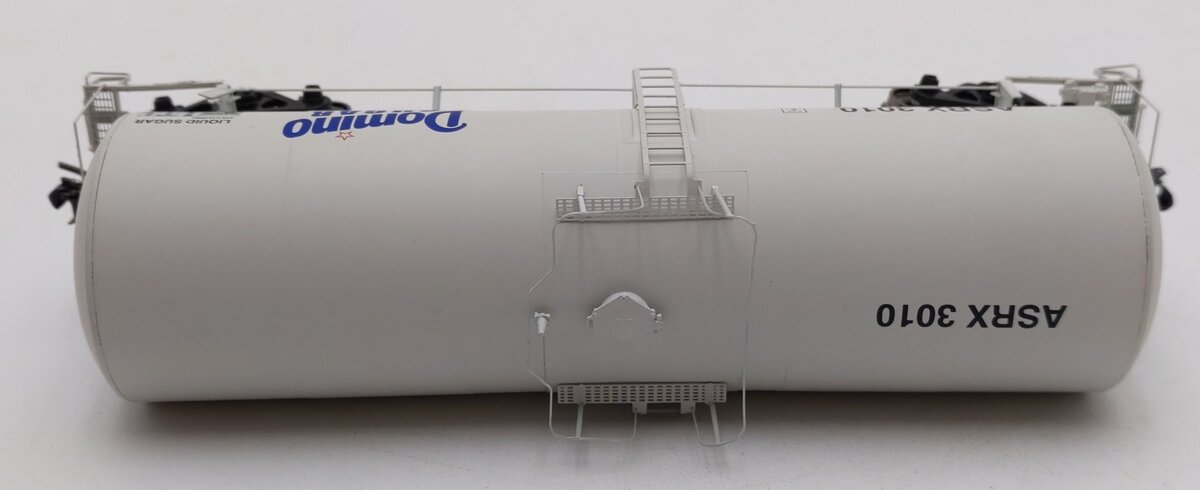 InterMountain 47807-15 HO Scale Domino Sugar 19.6K Gallon Tank Car #3010 EX/Box