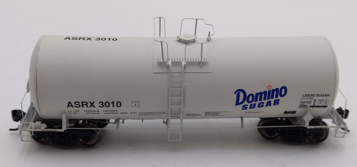 InterMountain 47807-15 HO Scale Domino Sugar 19.6K Gallon Tank Car #3010 EX/Box