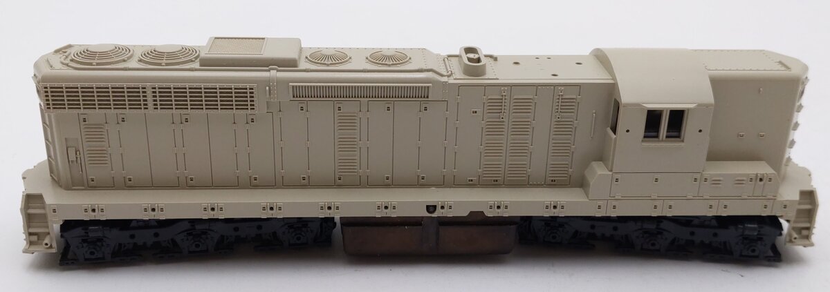 Con-Cor 0015-1050 HO Scale Undecorated EMD SD24 HH Powered Diesel Engine EX/Box