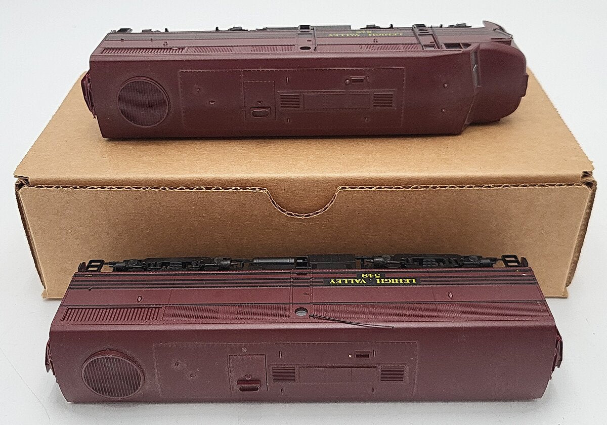 Life Like HO Scale Lehigh Valley Diesel Locomotives #548 #549 VG