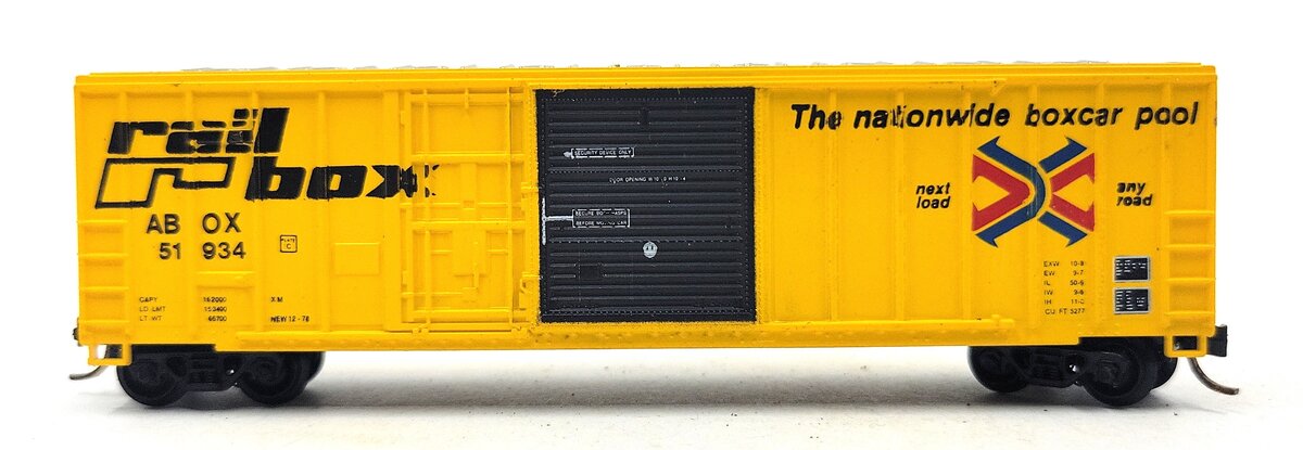 Roundhouse 8231 N Scale Railbox 50' Box Car #51934 LN/Box