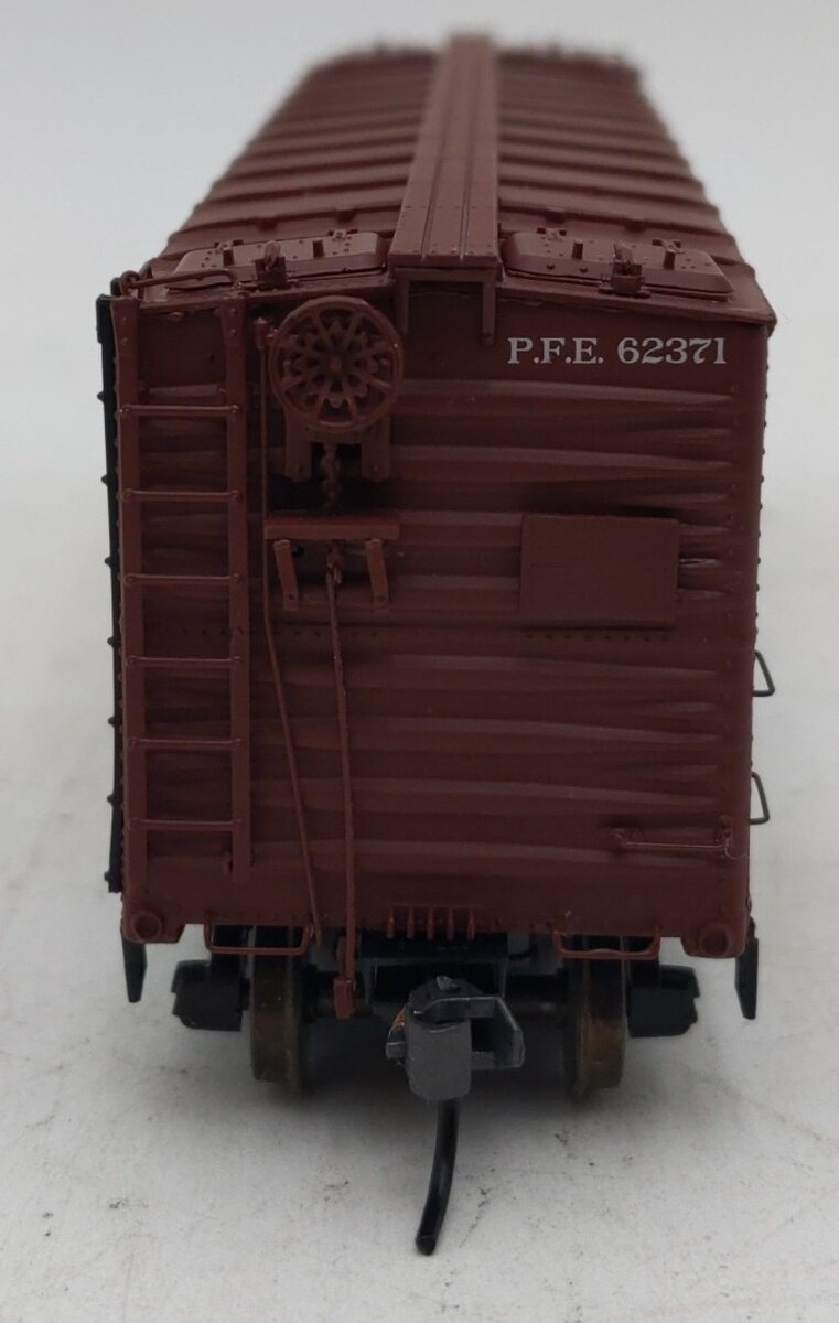 InterMountain 47401-24 HO Scale PFE R-30-18 Refrigerator Car #62371 VG/Box