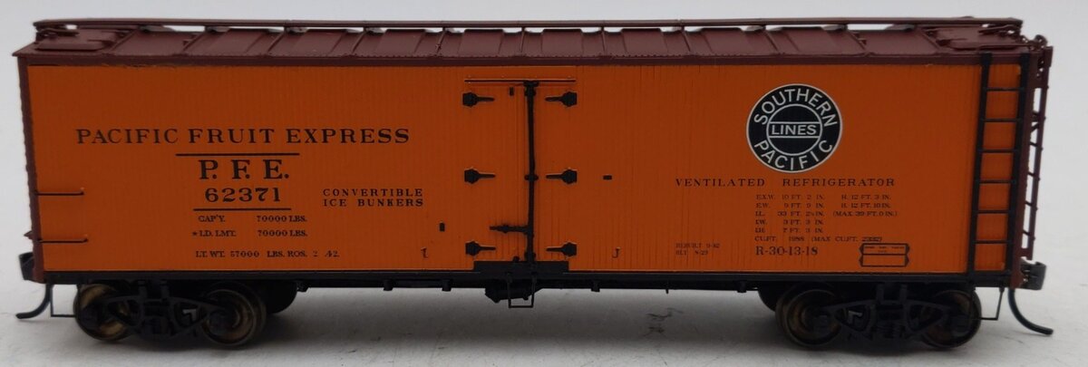 InterMountain 47401-24 HO Scale PFE R-30-18 Refrigerator Car #62371 VG/Box