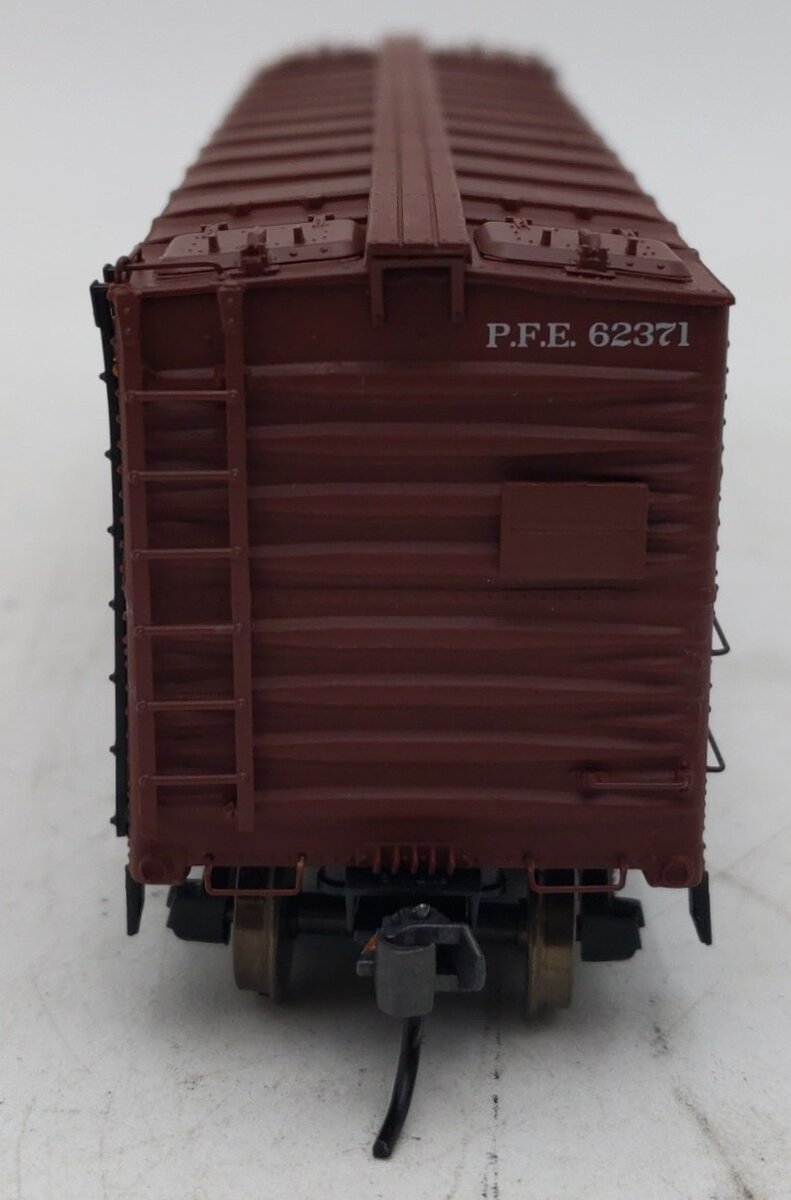 InterMountain 47401-24 HO Scale PFE R-30-18 Refrigerator Car #62371 VG/Box