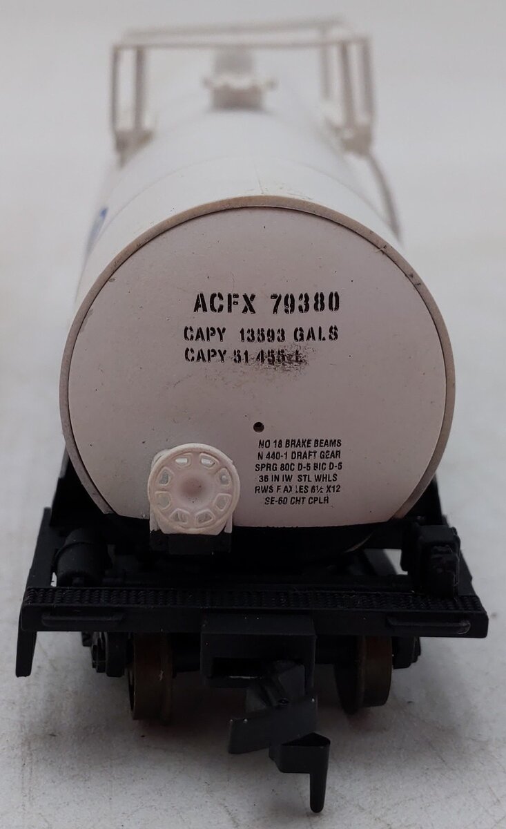 Atlas 1701 HO J.M. Huber Tank Car #79380 VG/Box