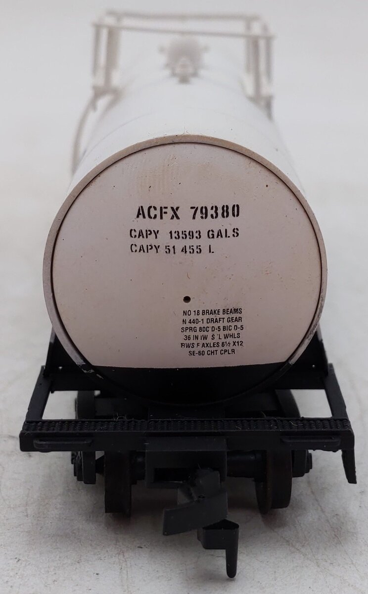 Atlas 1701 HO J.M. Huber Tank Car #79380 VG/Box