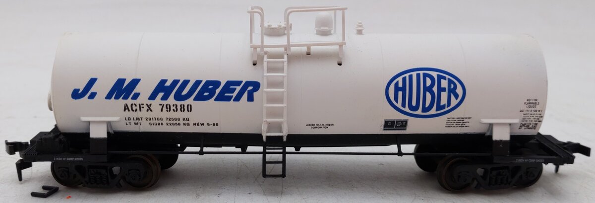 Atlas 1701 HO J.M. Huber Tank Car #79380 VG/Box
