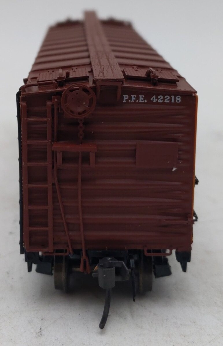 InterMountain 46702P-38 HO Scale Pacific Fruit Express R-40-10 Reefer Car #42218 EX/Box