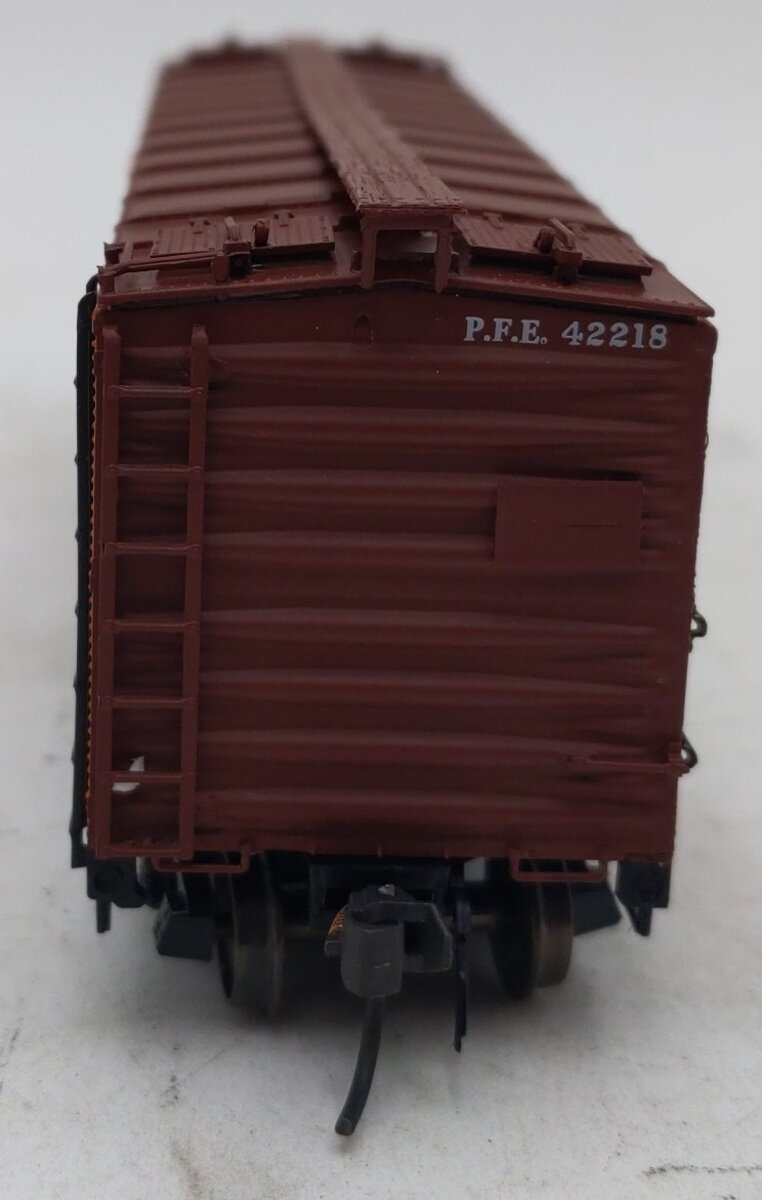InterMountain 46702P-38 HO Scale Pacific Fruit Express R-40-10 Reefer Car #42218 EX/Box