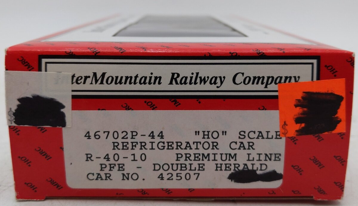 InterMountain 46702P-44 HO Scale Pacific Fruit Express R-40-10 Reefer Car #42507 EX/Box