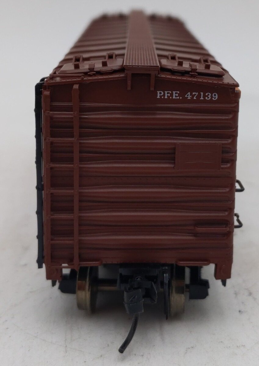 InterMountain 45501-84 HO Scale  PFE SteelSided Reefer #47139 EX/Box