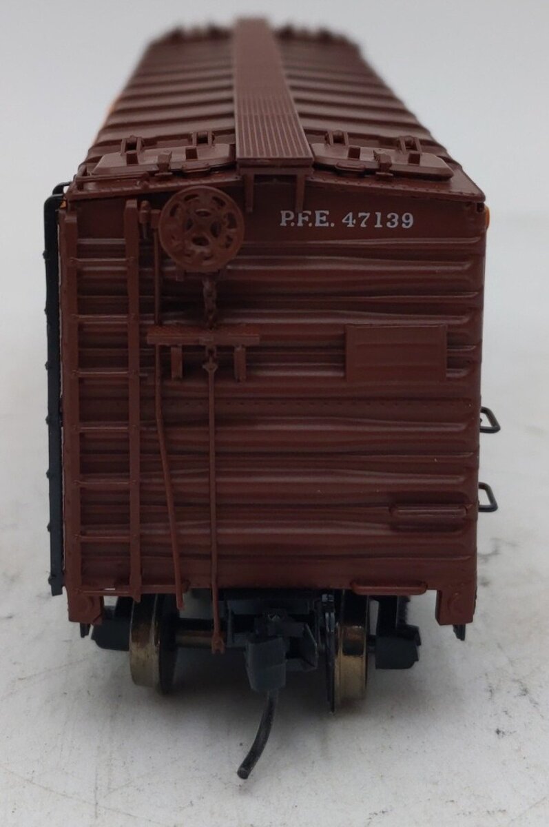 InterMountain 45501-84 HO Scale  PFE SteelSided Reefer #47139 EX/Box
