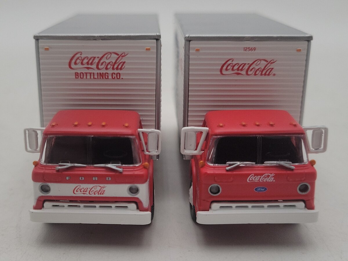 Athearn HO Scale Limited Edition Coca-Cola Christmas Polar Bear Trucks [2] LN