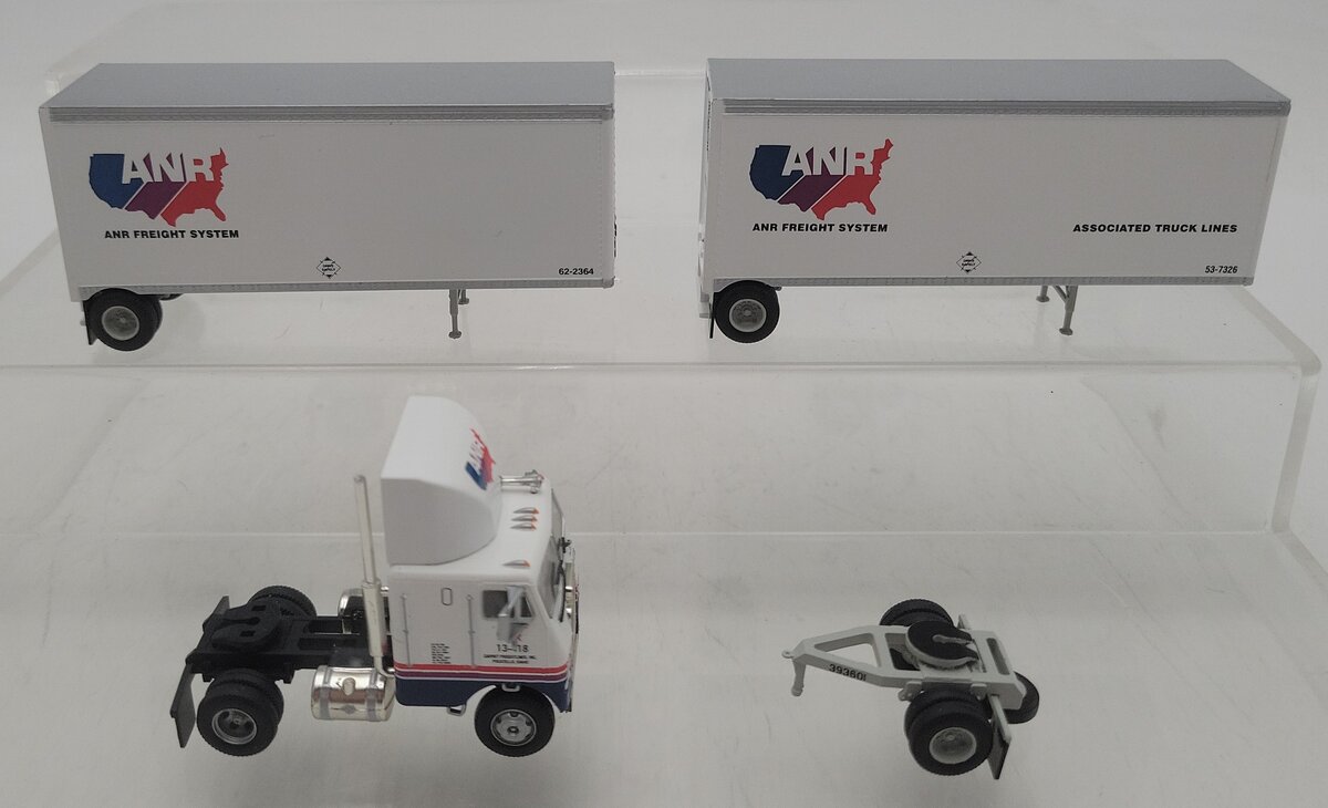 Athearn 91134 HO ANR Freight System Freightliner & 2-28' Trailers EX