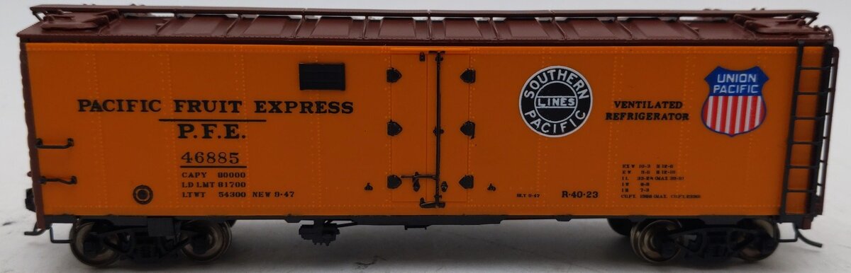 InterMountain 45501-81 HO PFE Steel Sided Ice Bunker 46885 EX/Box