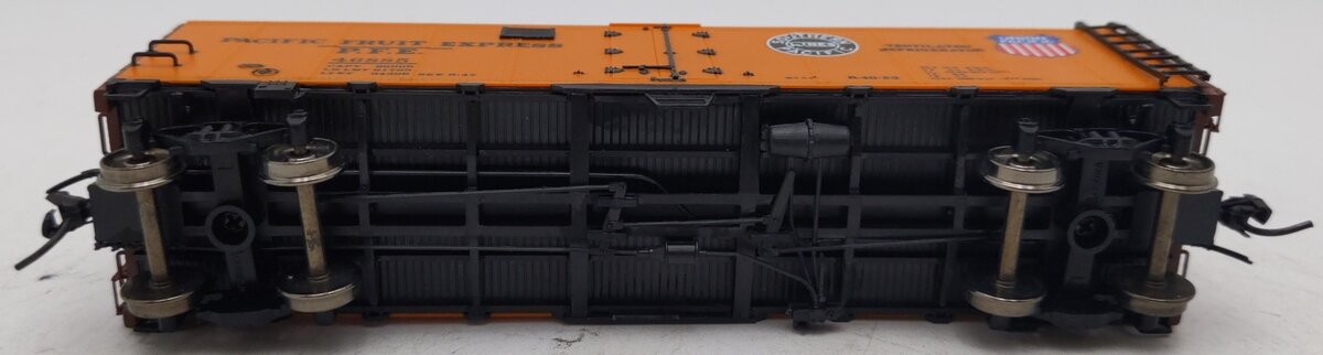 InterMountain 45501-81 HO PFE Steel Sided Ice Bunker 46885 EX/Box