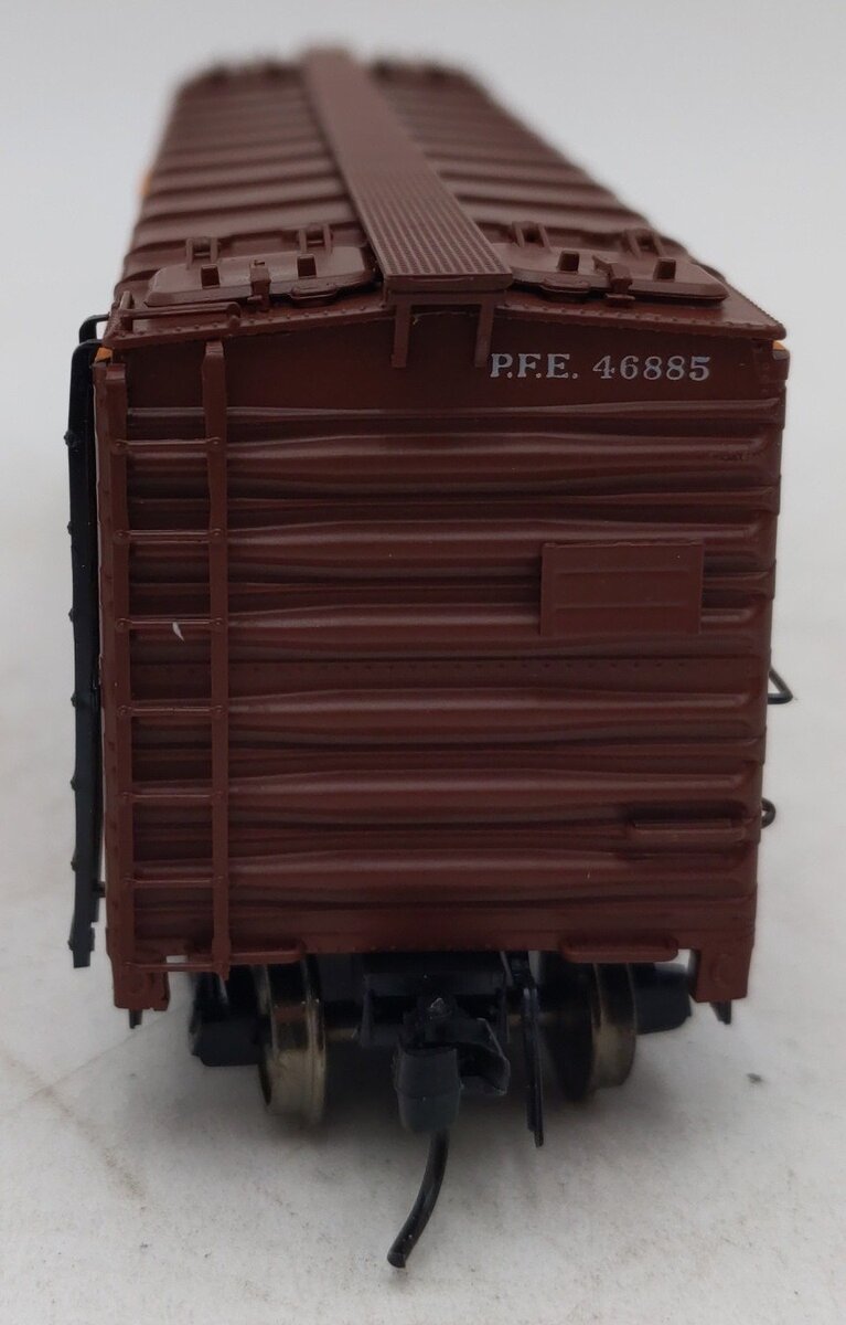 InterMountain 45501-81 HO PFE Steel Sided Ice Bunker 46885 EX/Box