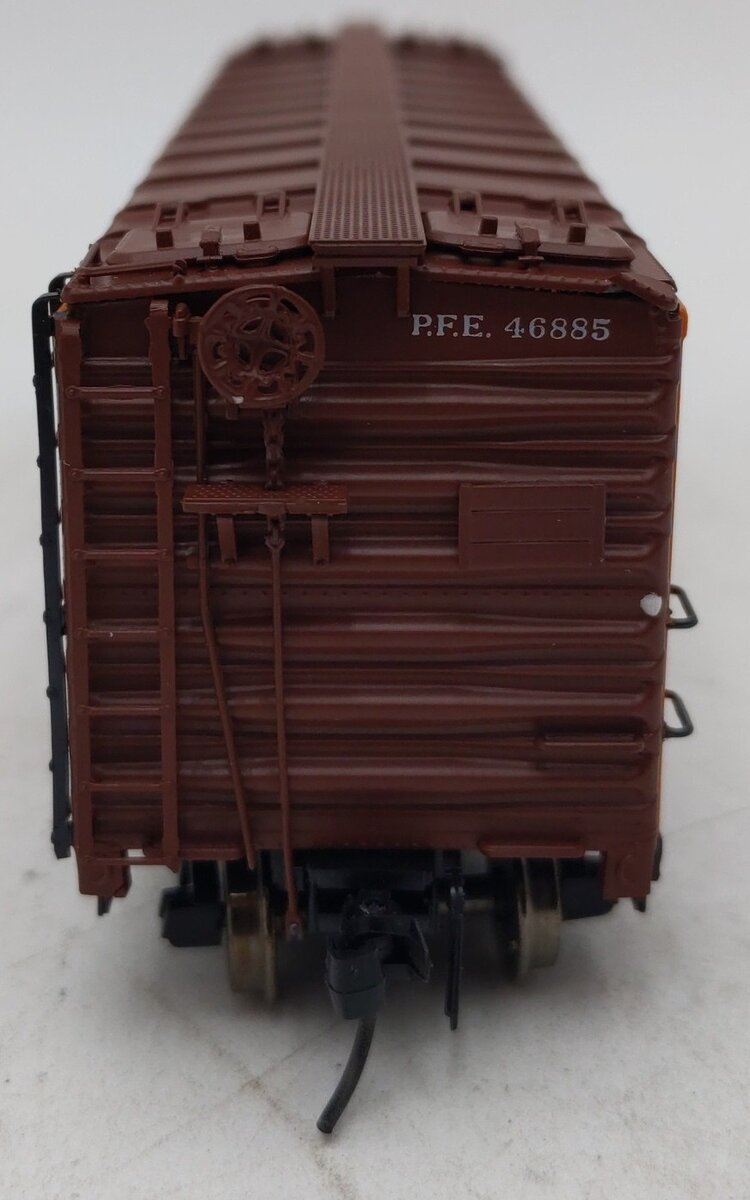 InterMountain 45501-81 HO PFE Steel Sided Ice Bunker 46885 EX/Box