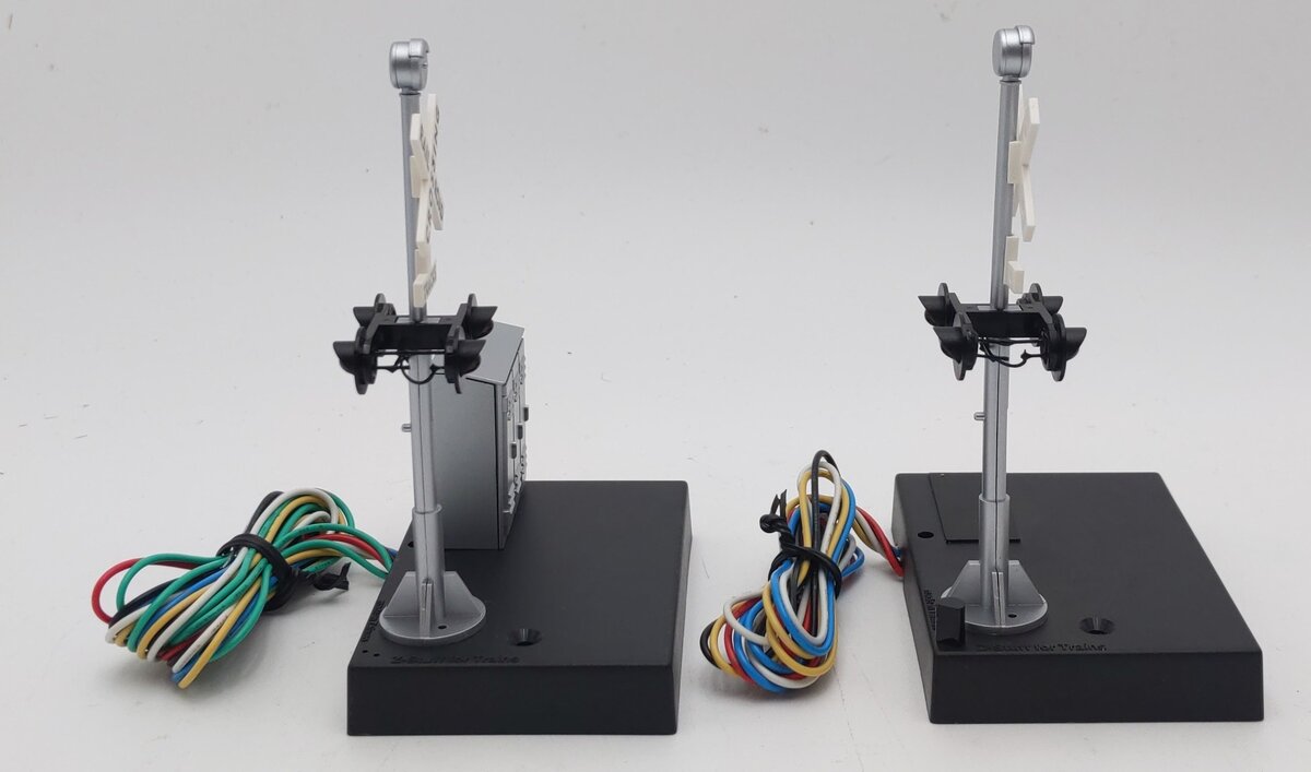 Z-Stuff DZ-1020 O Crossing Signal w/Block Signal Detector & Sound (Set of 2) LN/Box