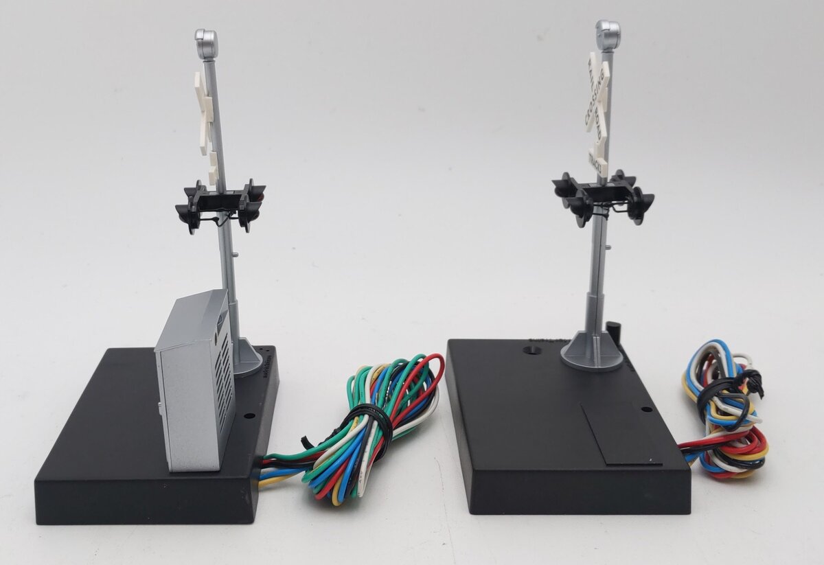 Z-Stuff DZ-1020 O Crossing Signal w/Block Signal Detector & Sound (Set of 2) LN/Box