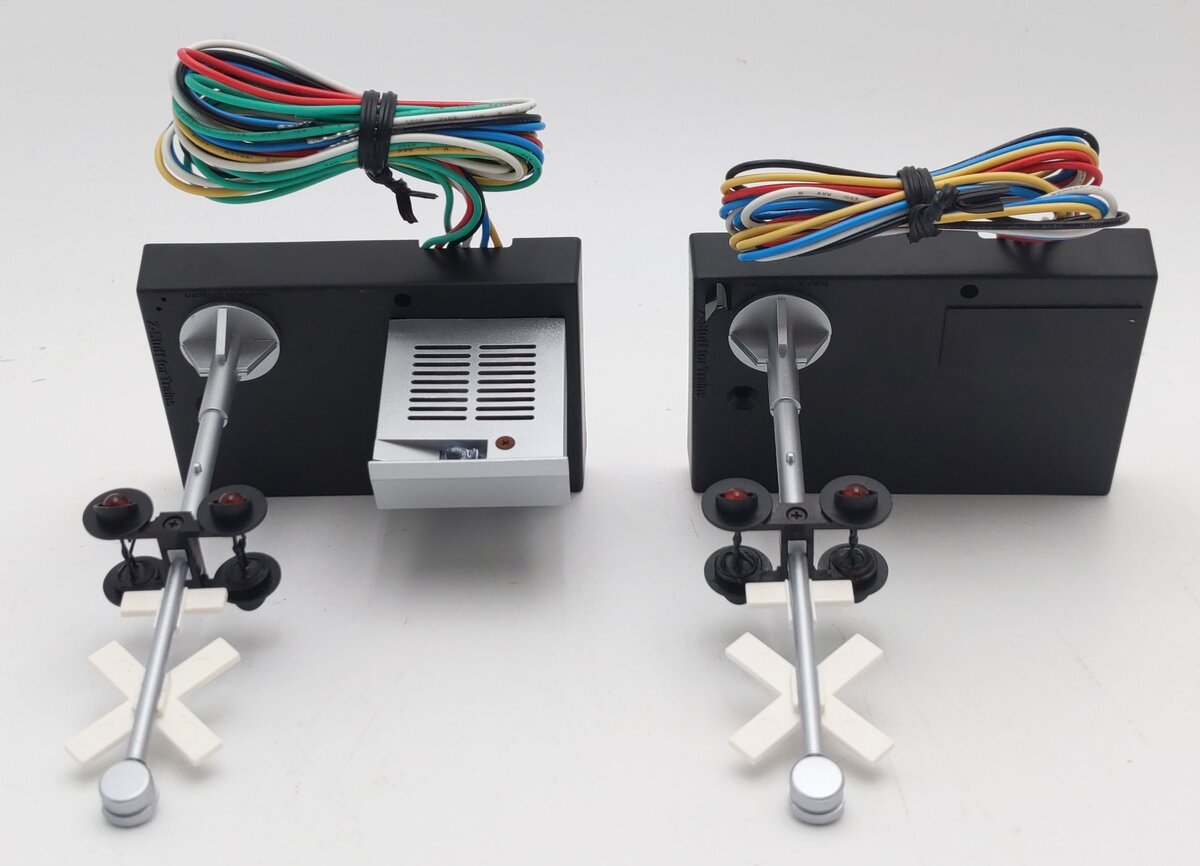 Z-Stuff DZ-1020 O Crossing Signal w/Block Signal Detector & Sound (Set of 2) LN/Box