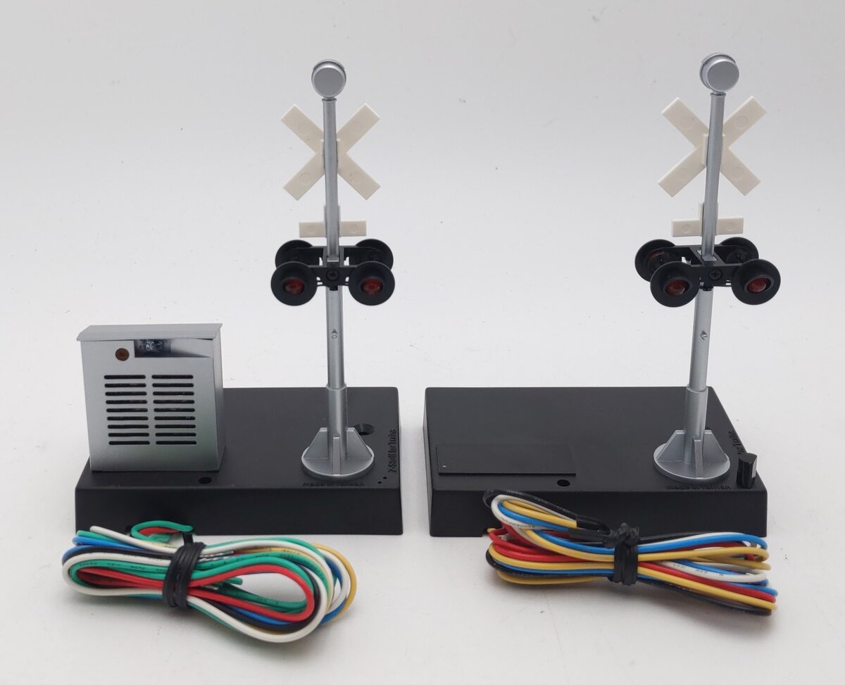 Z-Stuff DZ-1020 O Crossing Signal w/Block Signal Detector & Sound (Set of 2) LN/Box